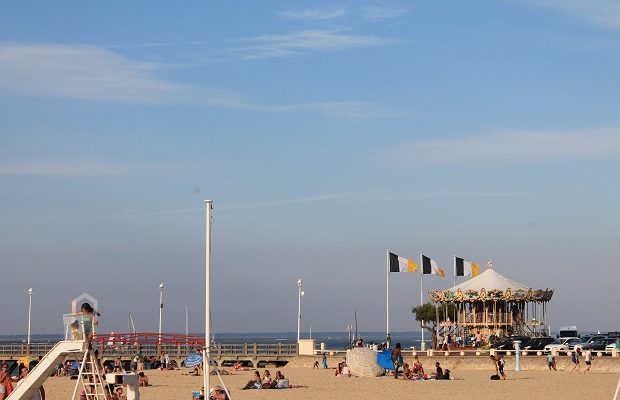 Noir blanc jaune Arcachon drapeau